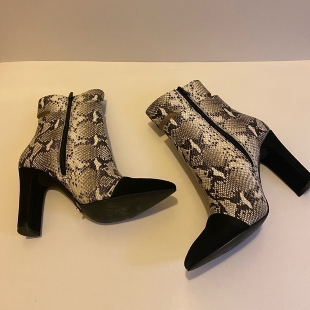 42 Gold Booties - Picture 4 of 7